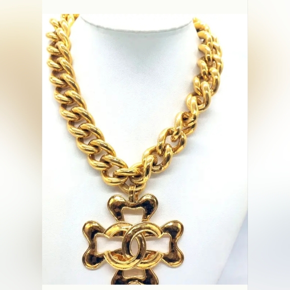 CHANEL Necklace ✨🔥 Ultra-bold • 💯 Authentic • 💎 RARE - Picture 1 of 11